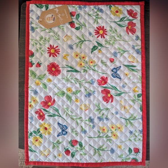 Dolly Parton Floral Quilted Placemat 13 X 18 - Picture 1 of 6